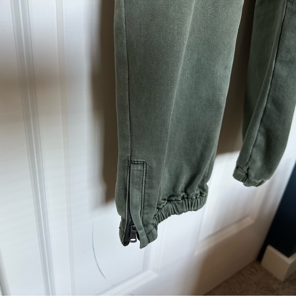 PAIGE Mayslie Short Sleeve Jogger Jumpsuit - Picture 7 of 7